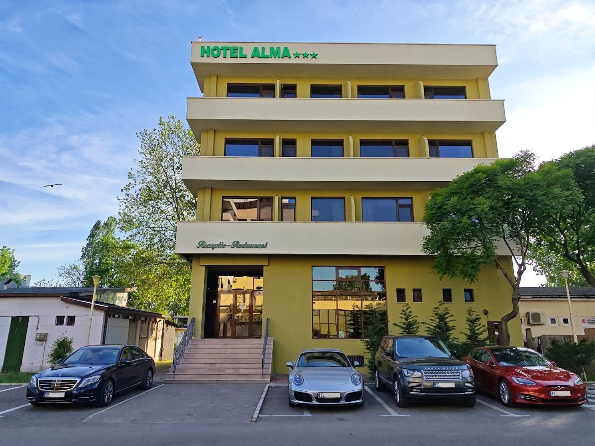 Parcare privată Alma cu automobile